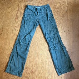 Low-waisted kaki pants